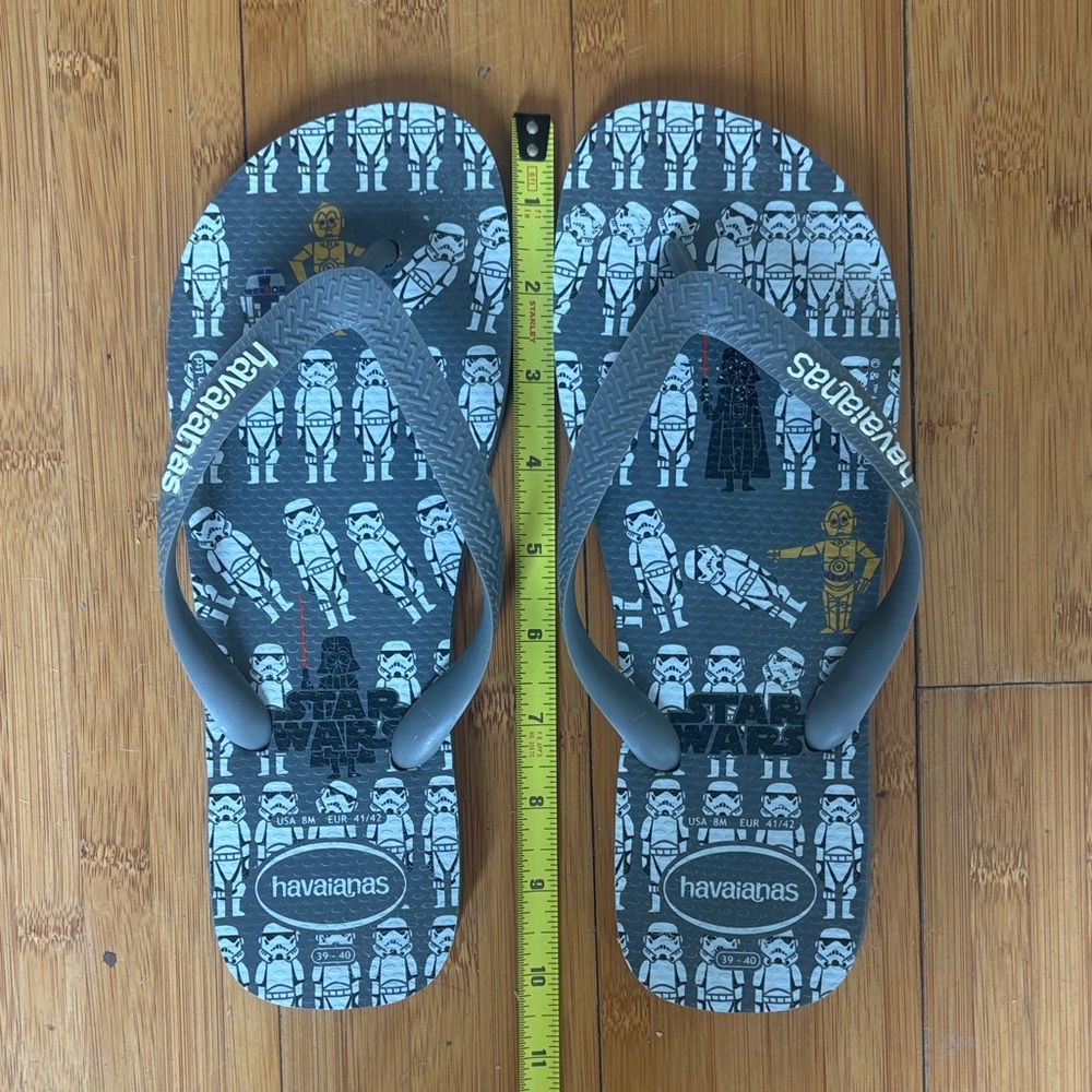 Havaianas Star Wars Stormtrooper Flip Flops - Gray, White & Gold - Picture 9 of 11